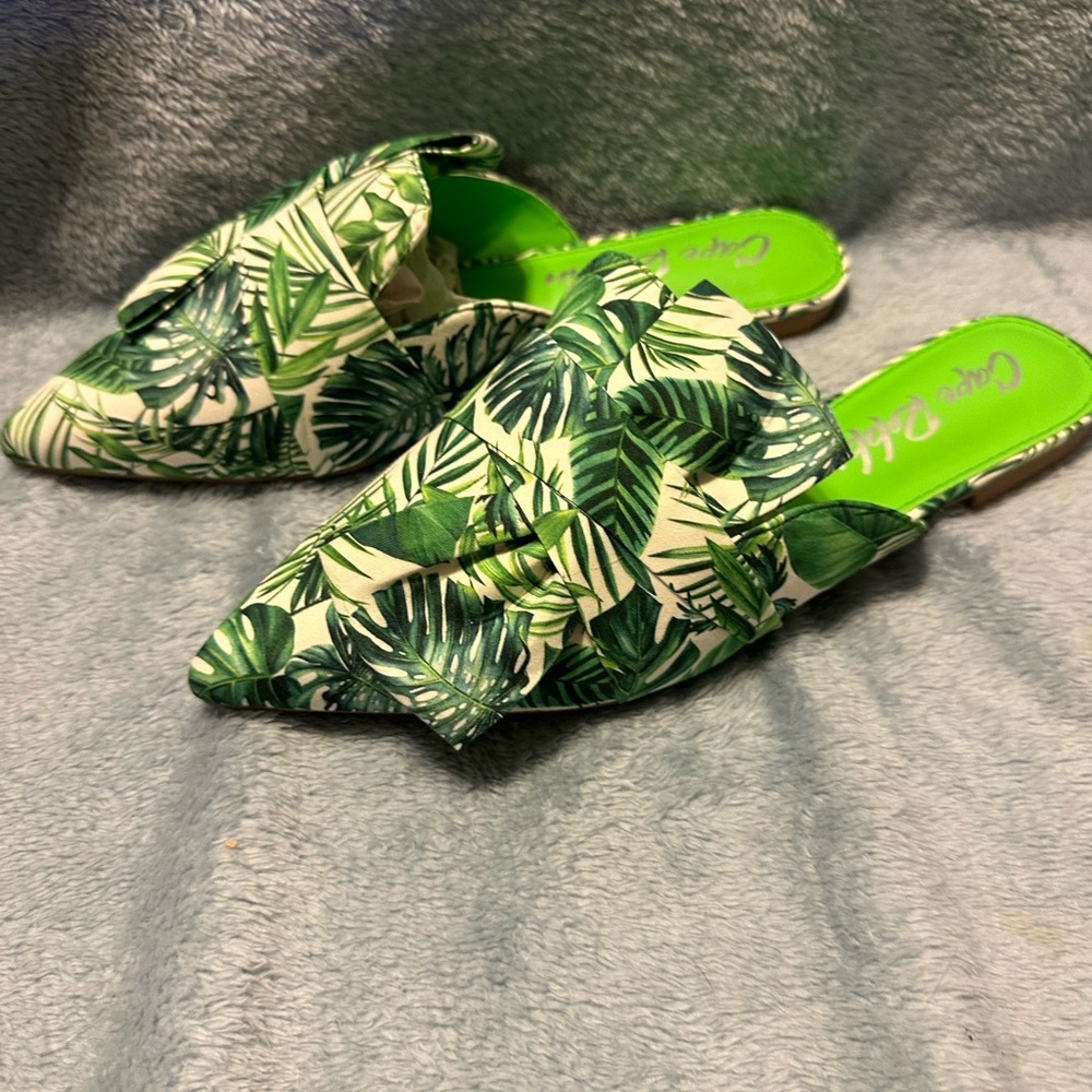 Cape Robbin Green Leaf Mules